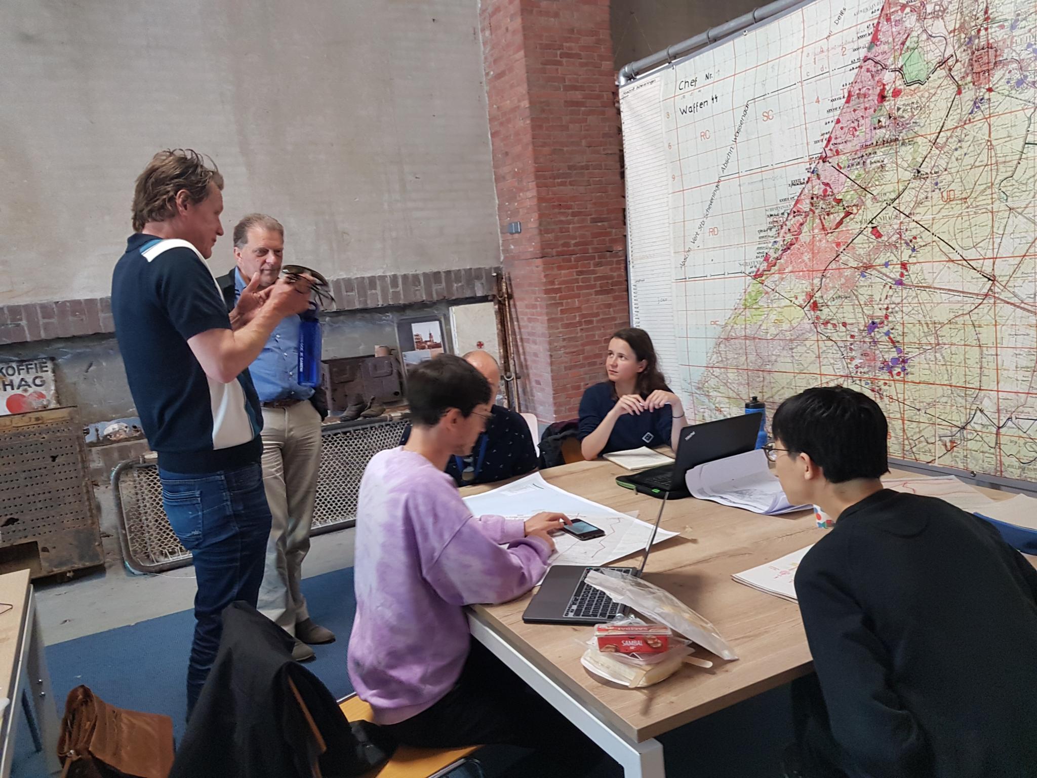 students working on the thesis lab