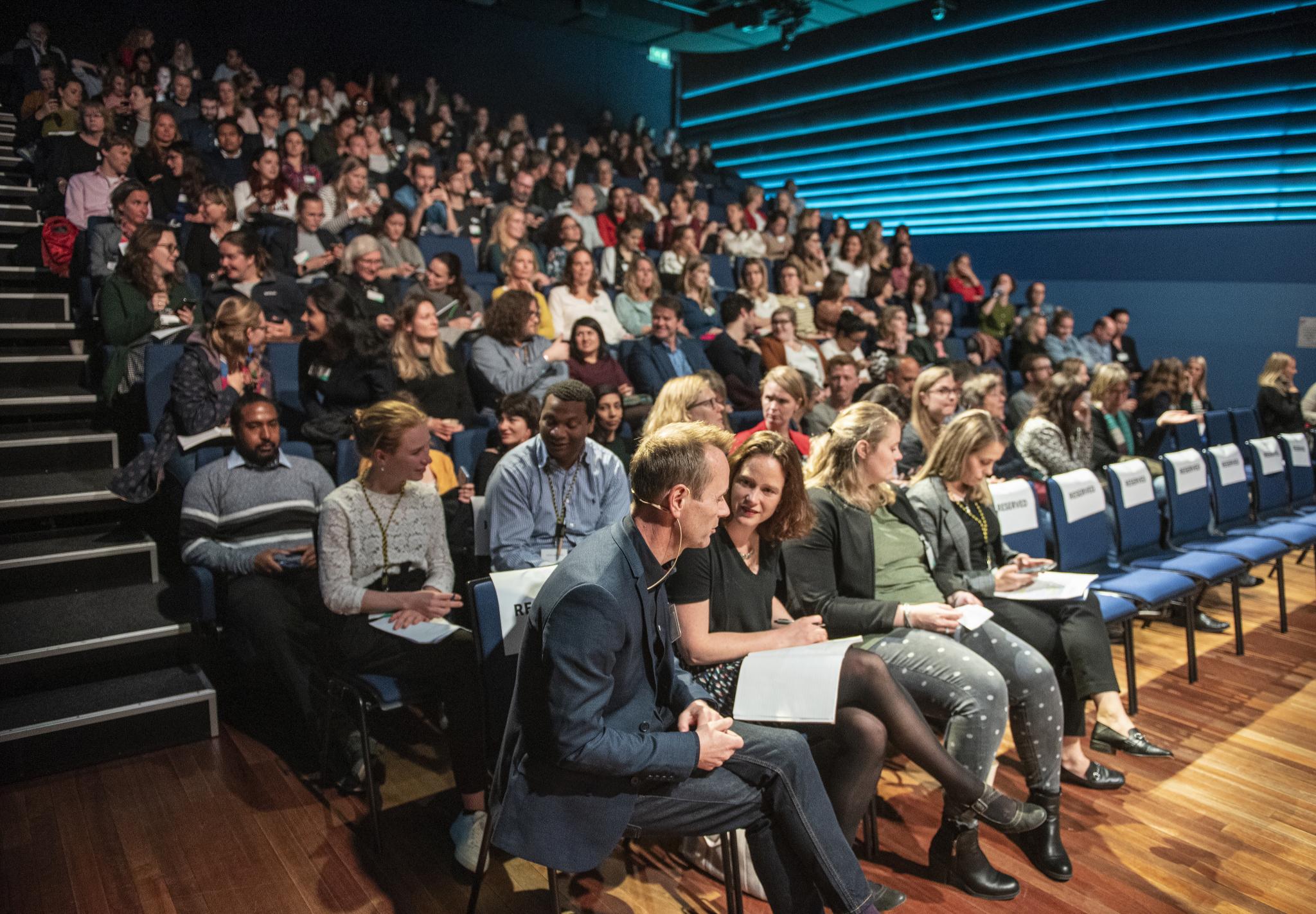 Het publiek tijdens de warming up