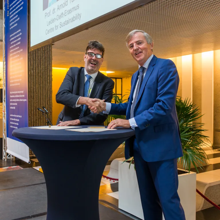 ondertekening arnold tukker
