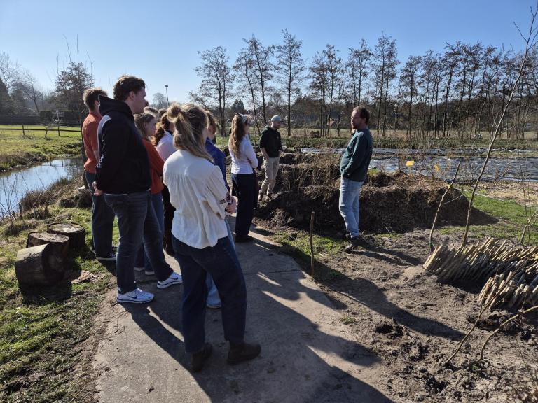 Founder Erwin de Jong showing students around at WIJdehorst.