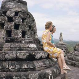 Toeristen bij Borobudur collectie Tropenmusem