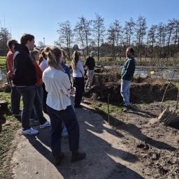 Founder Erwin de Jong showing students around at WIJdehorst.